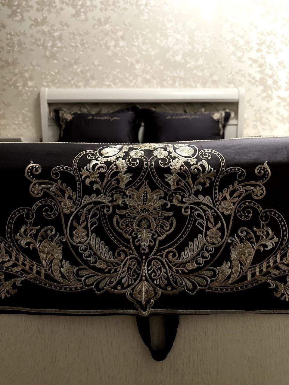 комплект постельного белья с вышивкой черный евро сатин,комплект постельного белья,комплект постельного белья сатин люкс евро,роскошный комплект постельного белья,комплект постельного белья с вышивкой