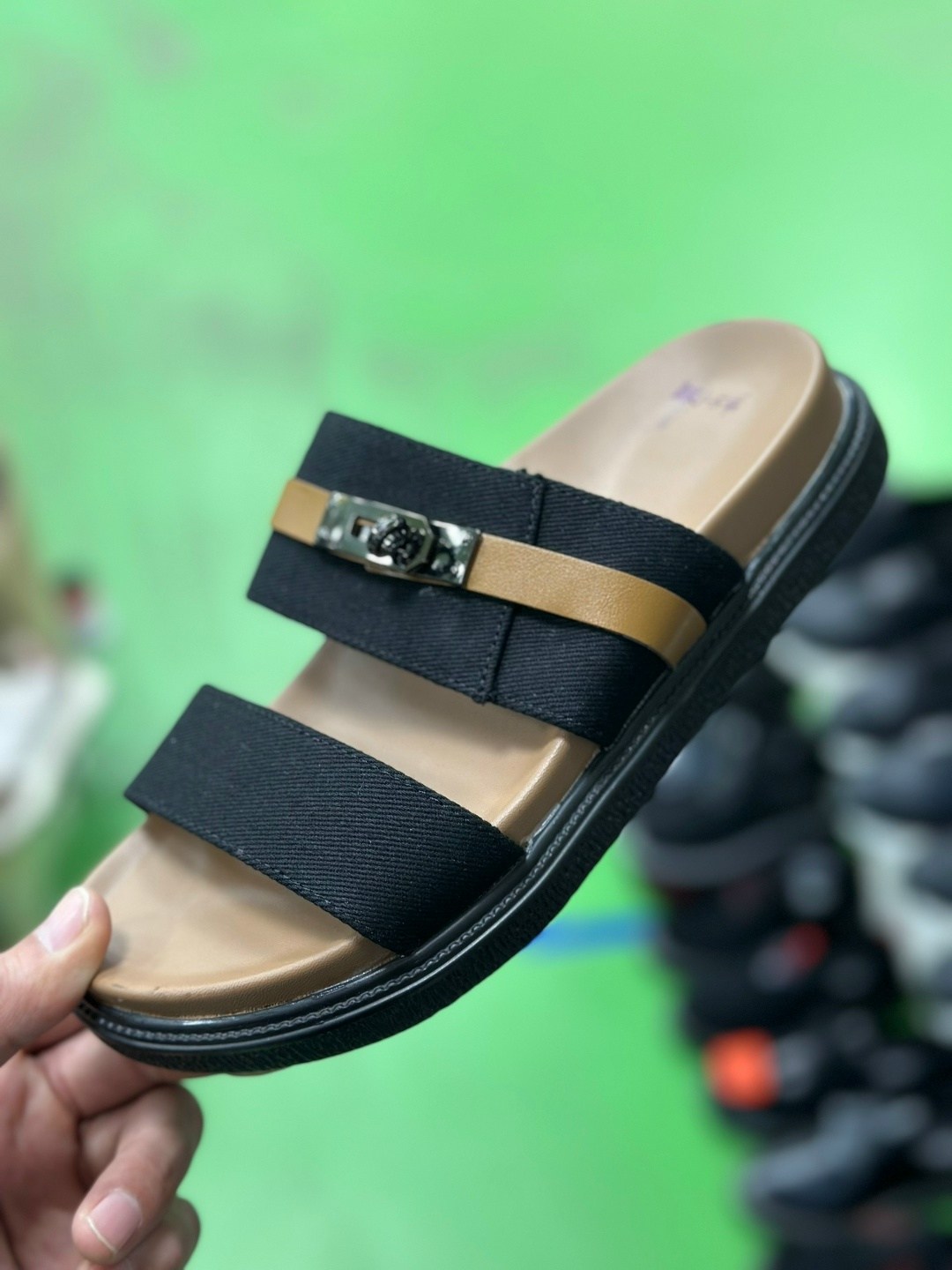 мужские шлепанцы,,кожаные шлепанцы,сандалии мужские,шлепки фенди