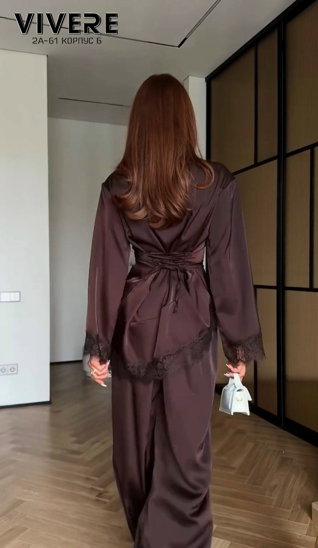 костюм из атласа брючный,стильные наряды,костюм брючный атласный,шелковый костюм,атласные костюмы