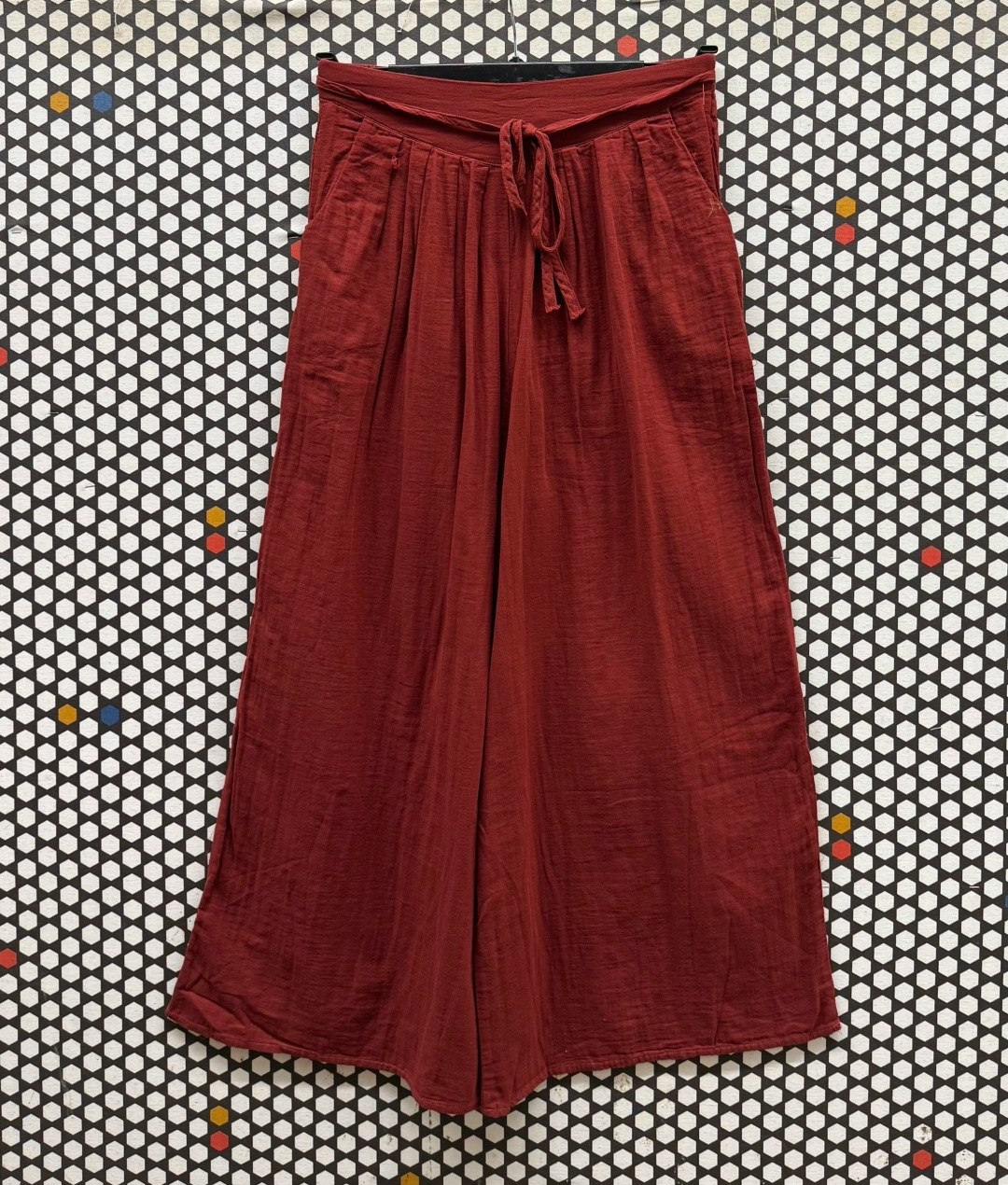 брюки женские хлопково-льняные с широкими штанинами,льняные широкие брюки,льняные брюки,широкие брюки,брюки женские хлопково-льняные с завышенной талией