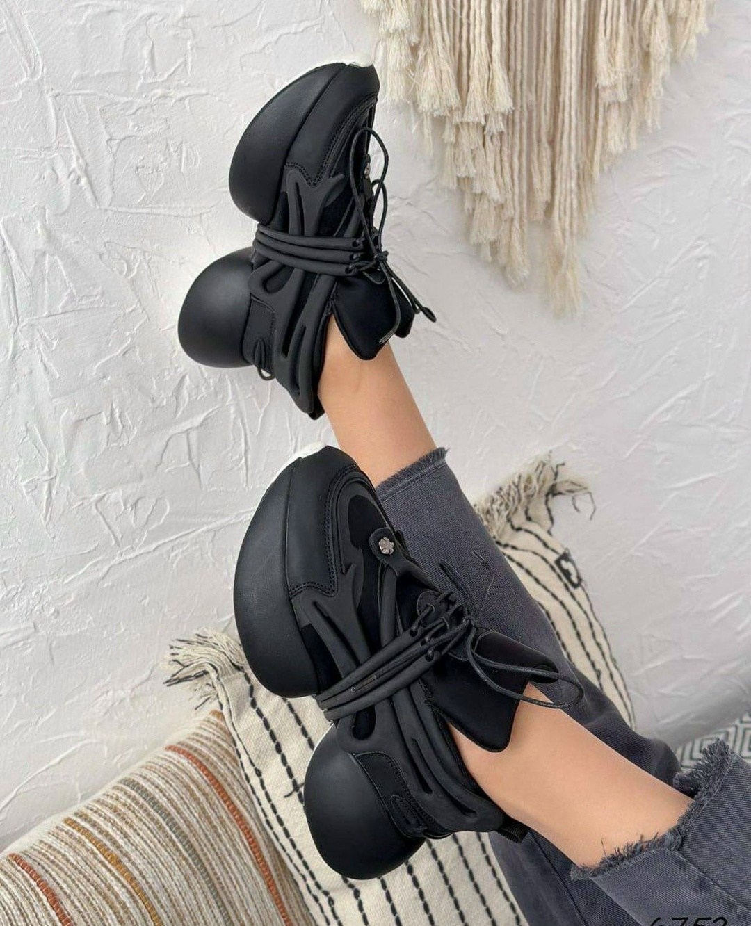 ,женские кроссовки,кроссовки женские черные, кроссовки,черные кроссовки