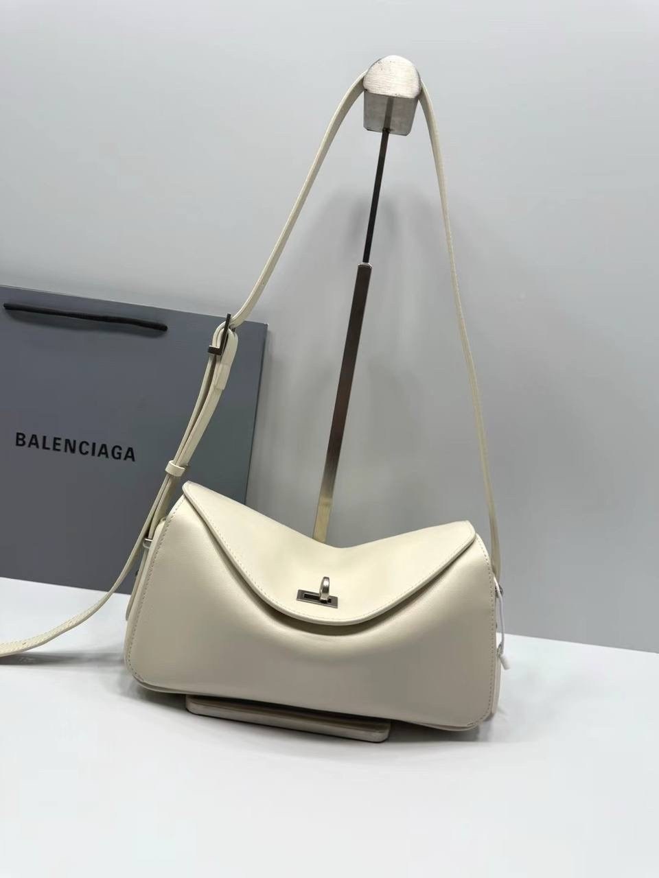 сумка balenciaga,сумка женская balenciaga,balenciaga сумка на плечо,сумка баленсиага,balenciaga balenciaga