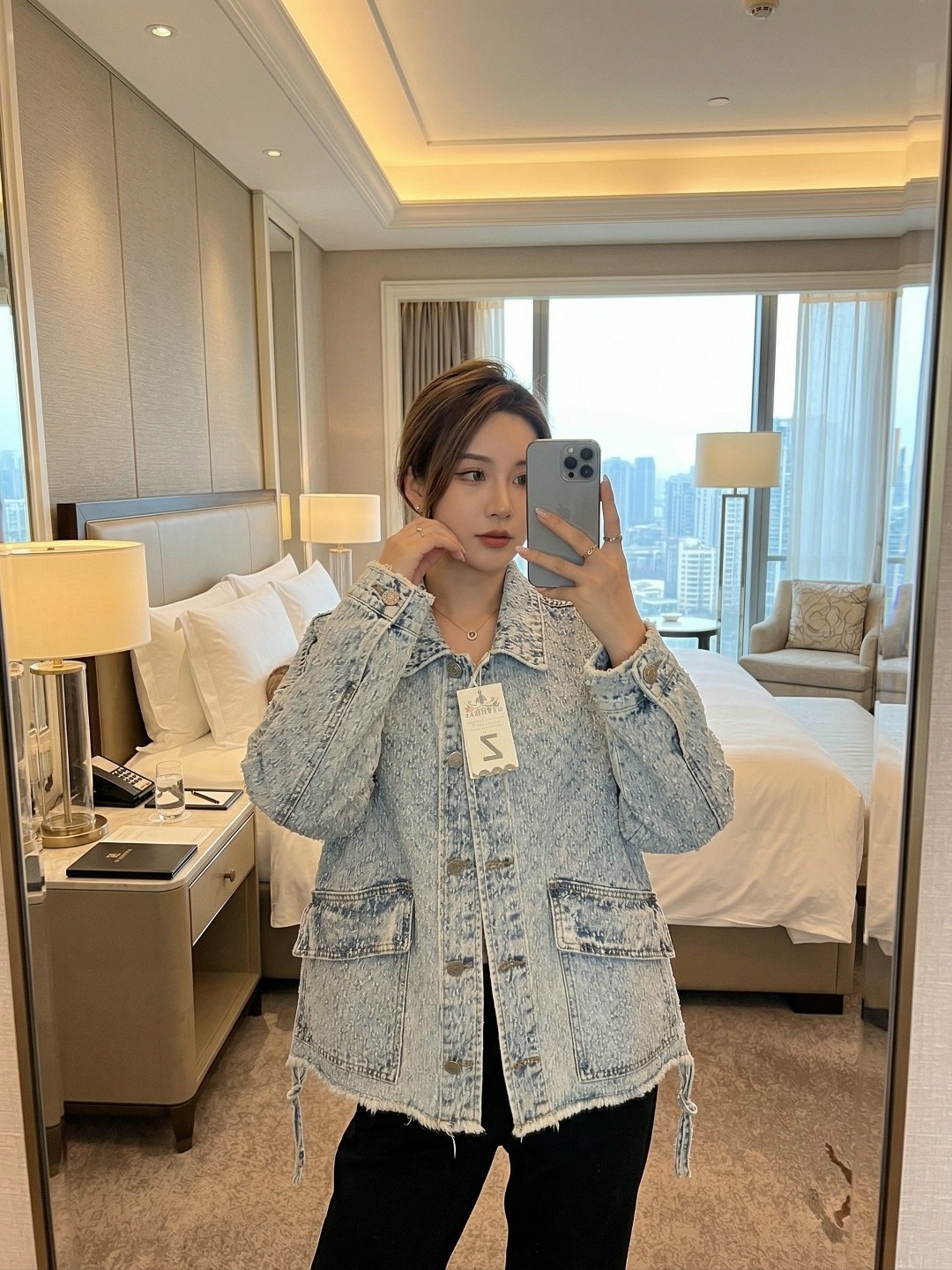 джинсовая куртка женская,джинсовая куртка,женская джинсовая куртка с большими карманами,модные джинсовые куртки,куртка джинсовая женская свободного покроя