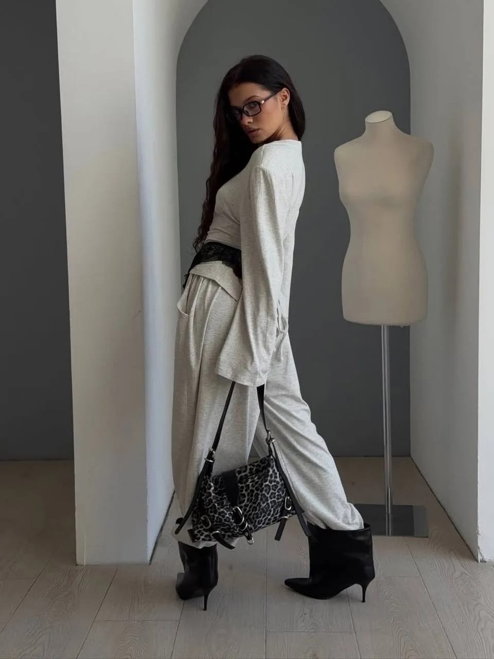 белый брючный костюм,брючный костюм,женский трикотажный брючный костюм,трикотажный брючный костюм,трикотажный костюм