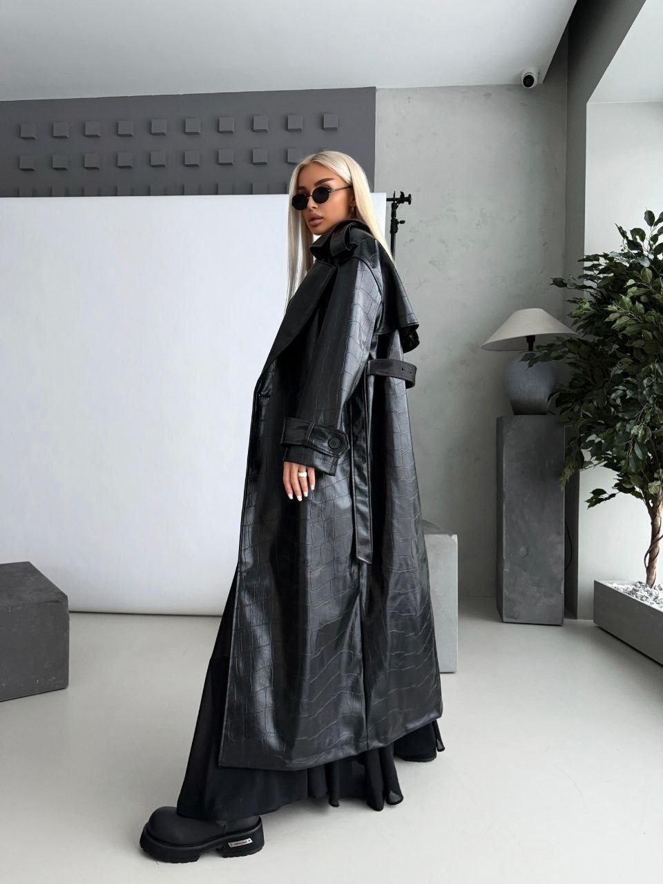 кожаный плащ тренч,тренч кожаный,кожаный тренч женский,кожаный плащ женский,тренч эко кожа