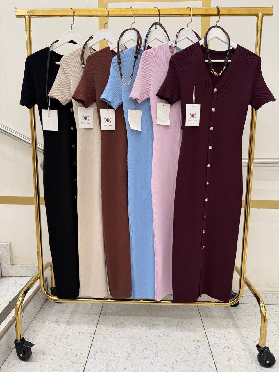 платье миди трикотажное,платье трикотажное,бордовое платье,платье женское,трикотажное платье миди с ремнем и золотистым декором