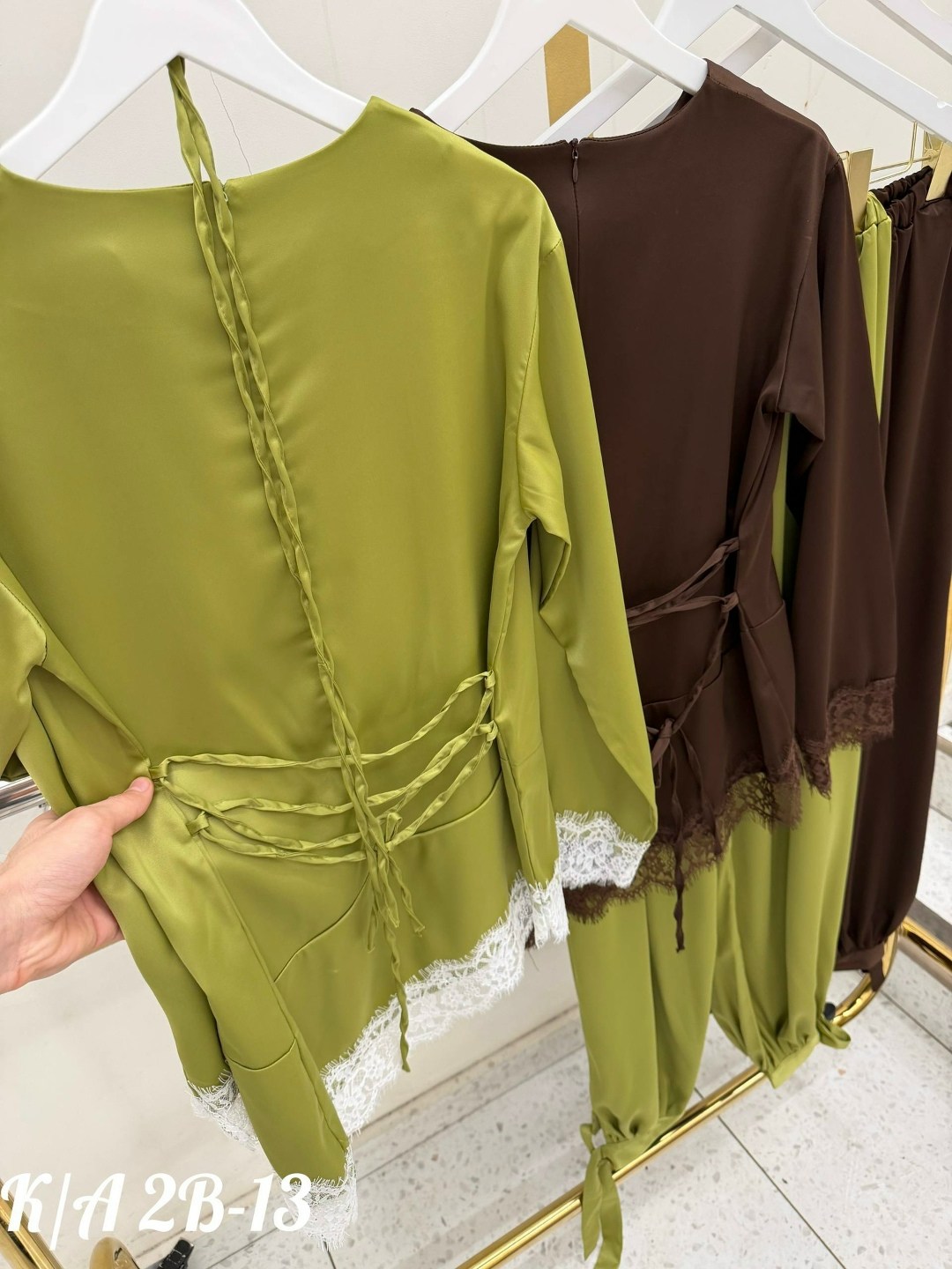 стильные костюмы,брючный атласный костюм,атласный костюм женский,атласный костюм,костюм из атласа брючный