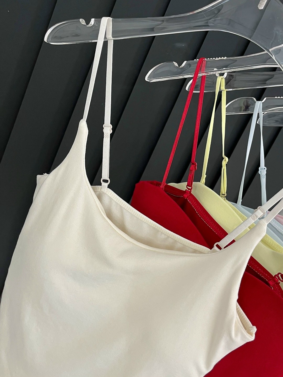 топ женский на бретельках,женские топы,женский топ на бретелях,топ на бретельках,майка на бретелях