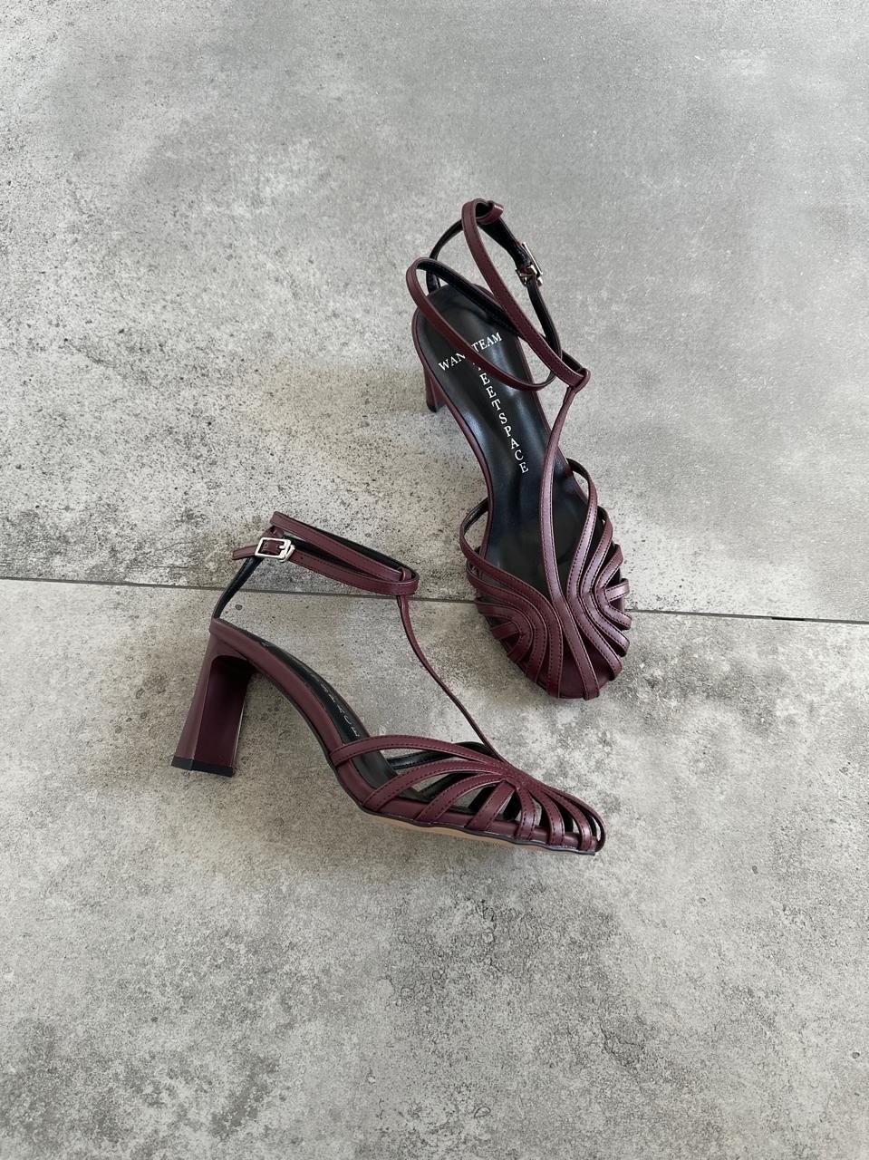 ,стильные босоножки,босоножки на каблуках,серебристые босоножки,босоножки женские