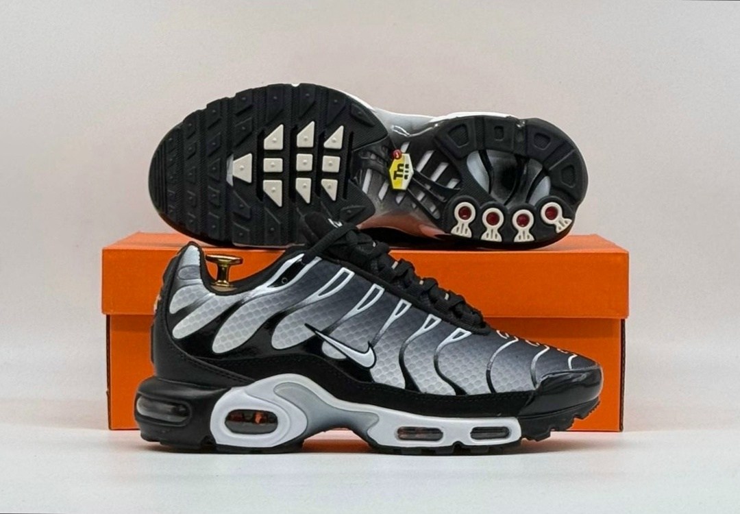 кроссовки nike air max tn plus,кроссовки мужские nike air max tn plus,nike air max tn plus black,кроссовки nike tn plus,nike air max tn plus