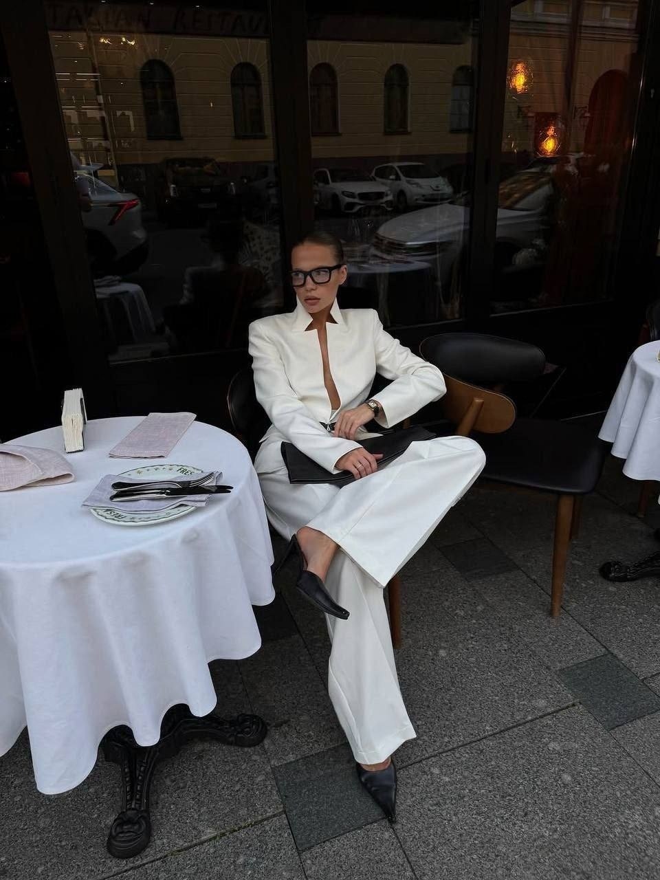 белый брючный костюм,женский брючный костюм,элегантные брюки,белый костюм,женский костюм