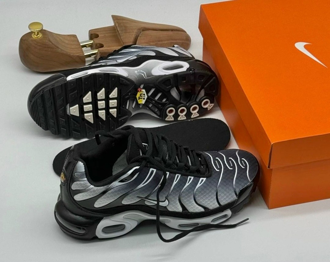 кроссовки nike air max tn plus,кроссовки мужские nike air max tn plus,nike air max tn plus black,кроссовки nike tn plus,nike air max tn plus