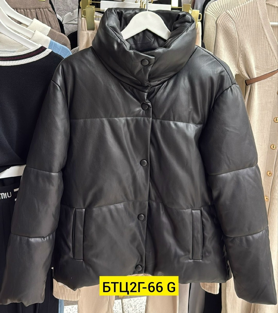 куртка из экокожи женская дутая,тёплая стёганая дутая куртка из экокожи с высоким воротником,куртка женская zolla 02412516f0349900 черная xl,тёплая стёганая дутая куртка из экокожи с высоким воротнико