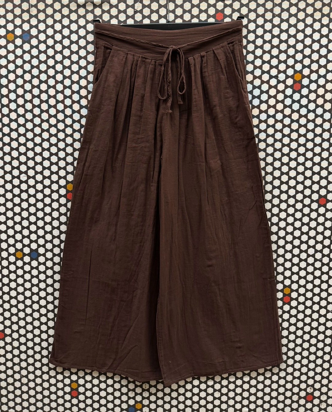 брюки женские хлопково-льняные с широкими штанинами,льняные широкие брюки,льняные брюки,широкие брюки,брюки женские хлопково-льняные с завышенной талией