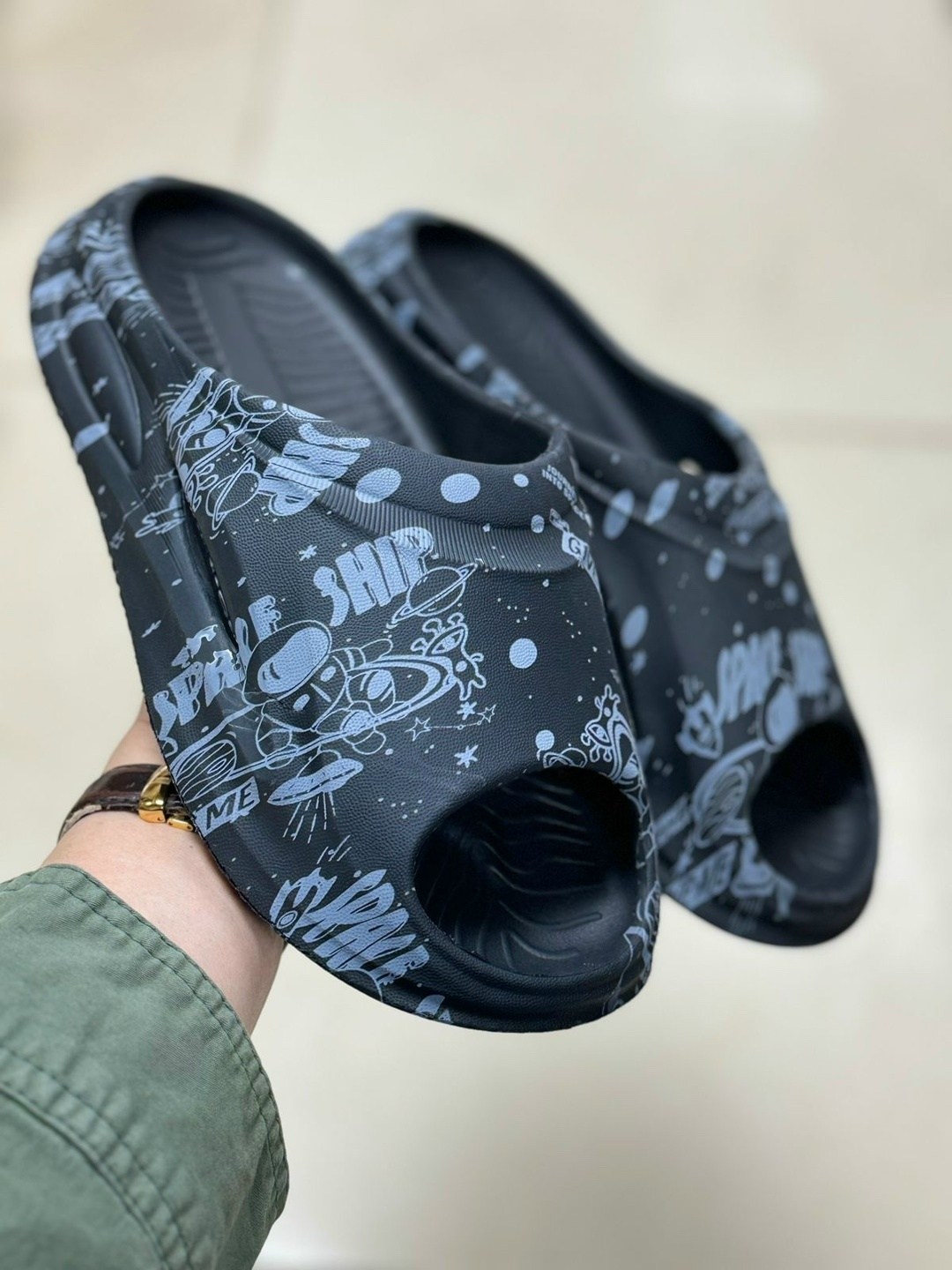 ,мужские шлепанцы,модные шлепанцы,тапочки модные,шлепанцы женские