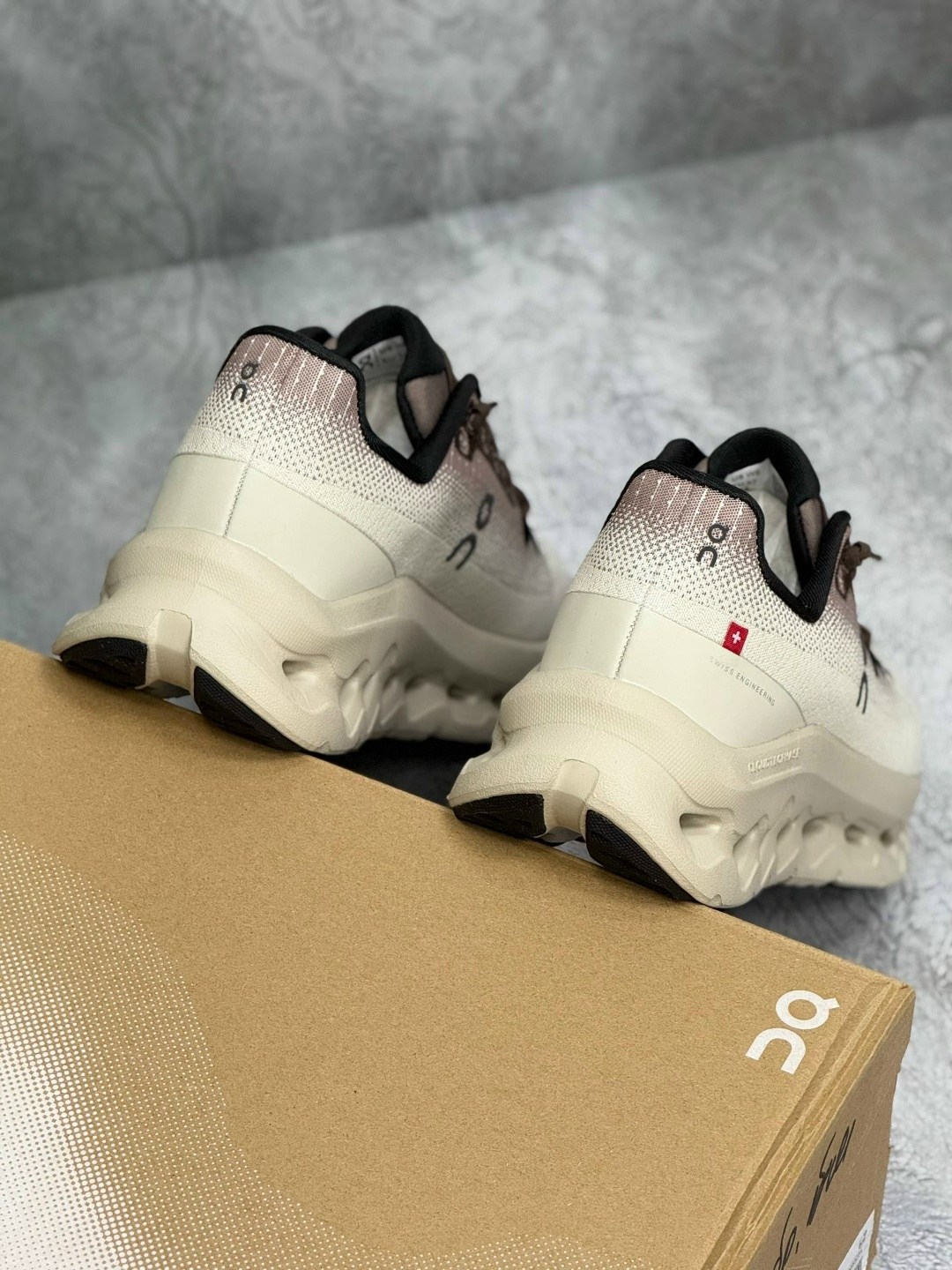 кроссовки wmns cloudtilt 'clove sand' кремовые,кроссовки,женские кроссовки,спортивная ,оригинальные кроссовки