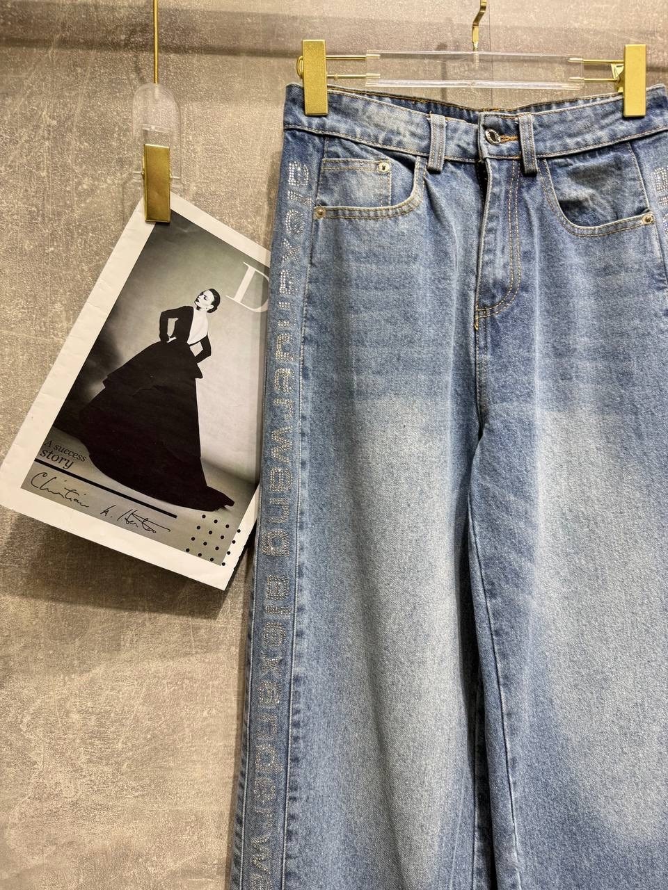 джинсы и жакет в стиле шанель,джинсы клеш,модные джинсы,твидовый жакет chanel с джинсами,модные образы