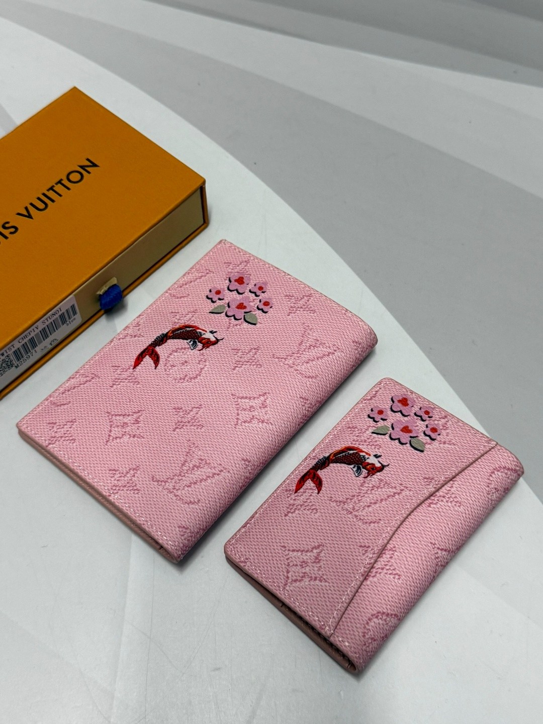 обложка на паспорт louis vuitton,обложка на паспорт louis vuitton print lion,кошелек louis vuitton,обложка для паспорта louis vuitton 14 х 10см,обложка на паспорт louis vuitton tiamat