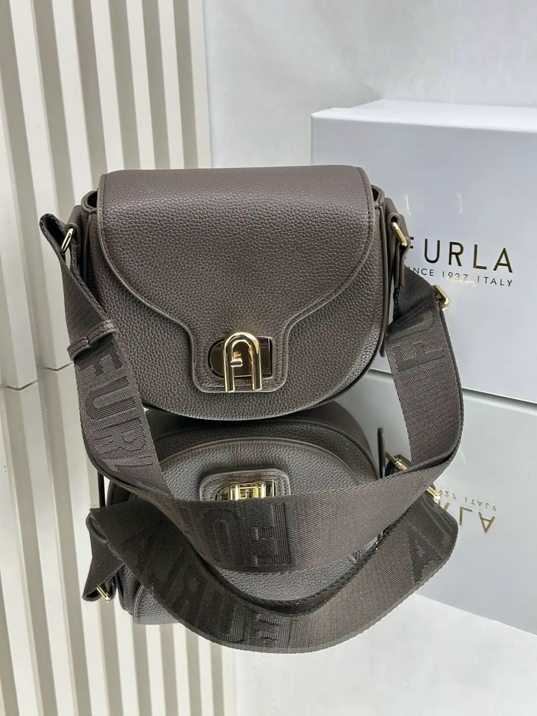 сумка furla,сумка женская furla,сумка через плечо furla lotus mini crossbody серо-бежевый,сумка фурла,сумка