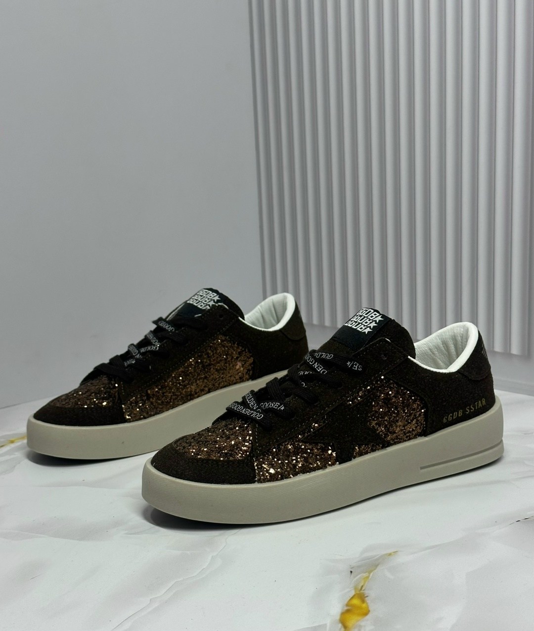 ,кеды golden goose женские,кеды golden goose,кроссовки golden goose с пайетками на платформе,кроссовки golden goose