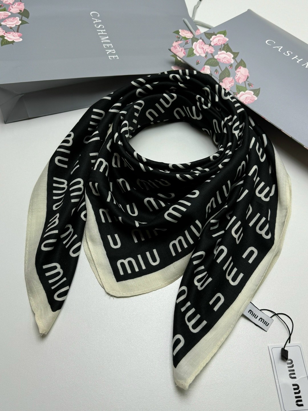 шарф платок,женские платки,брендовый платок,шарф платок женский,платки шейный