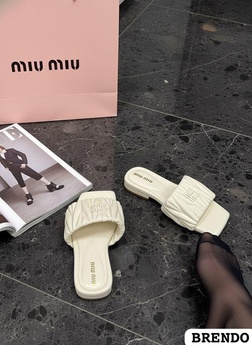 ,шлепанцы женские,тапочки модные,шлепанцы стильные,шлепки женские