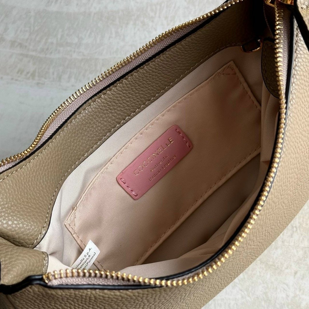 сумка coccinelle,женская сумка coccinelle,сумка coccinelle натуральная кожа,сумка через плечо coccinelle c-easy small цвет noir,женская сумка