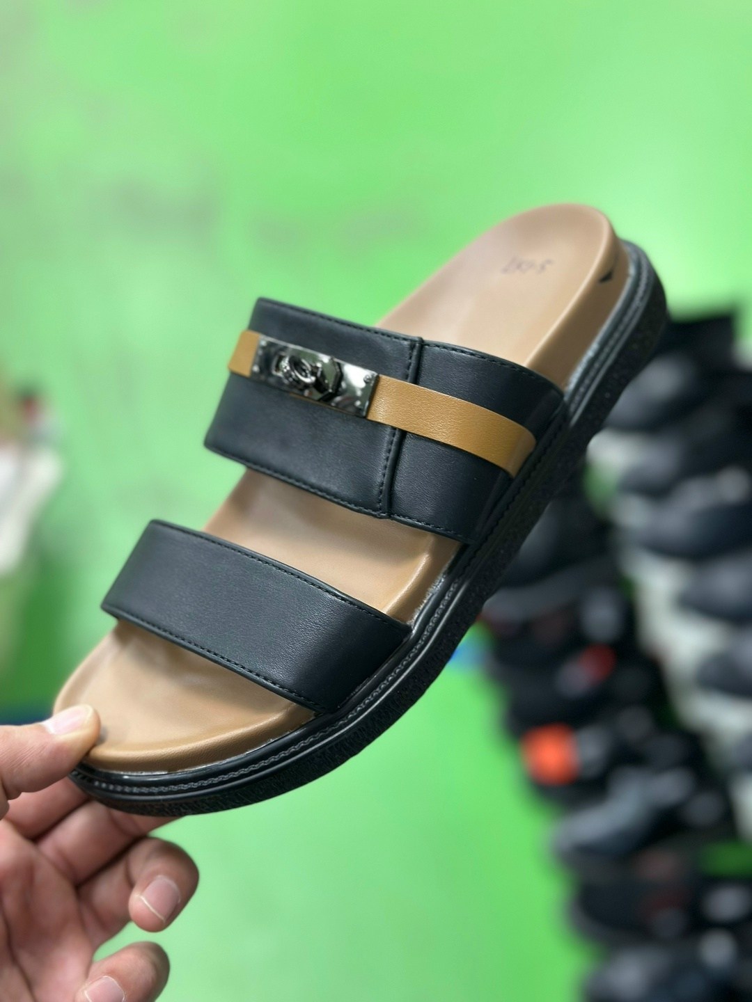 мужские шлепанцы,,кожаные шлепанцы,сандалии мужские,шлепки фенди