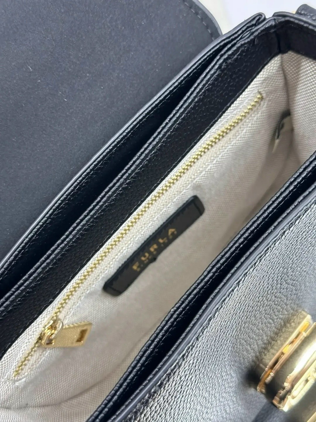 сумка furla,сумка женская furla,сумка через плечо furla lotus mini crossbody серо-бежевый,сумка фурла,сумка