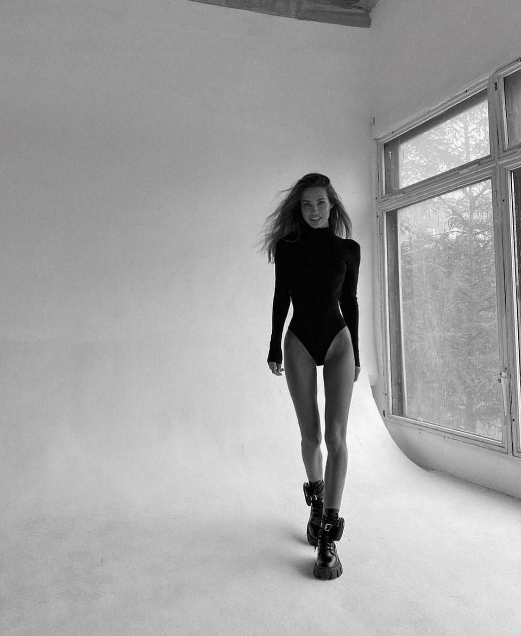 модельные позы,женская боди,модные позы,девушка,фотосессия модельные позы