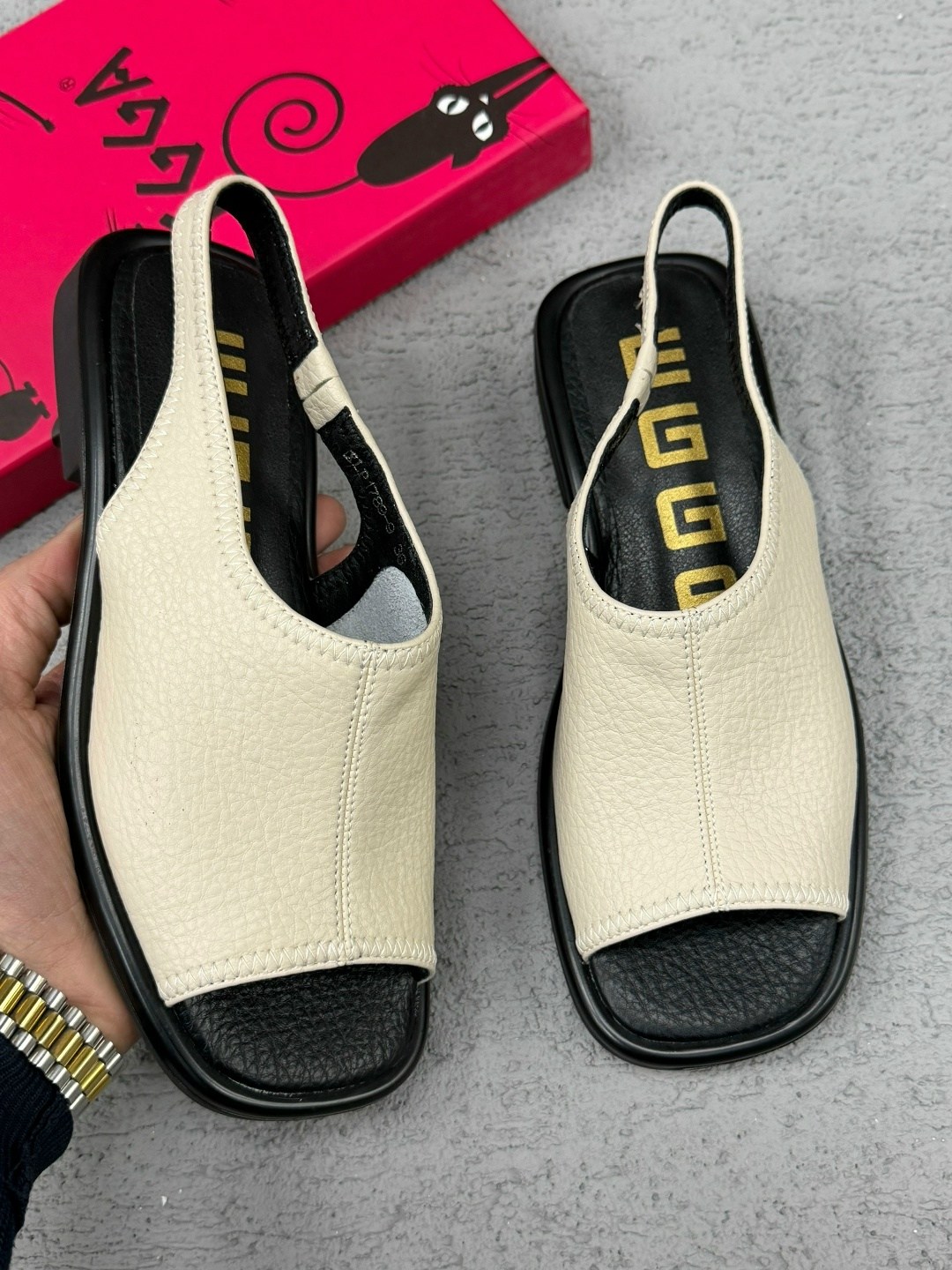 женские шлепанцы,тапочки кожаные,модные тапочки,модные шлепанцы,