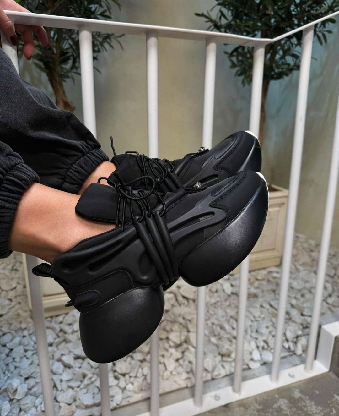 ,женские кроссовки,кроссовки женские черные, кроссовки,черные кроссовки