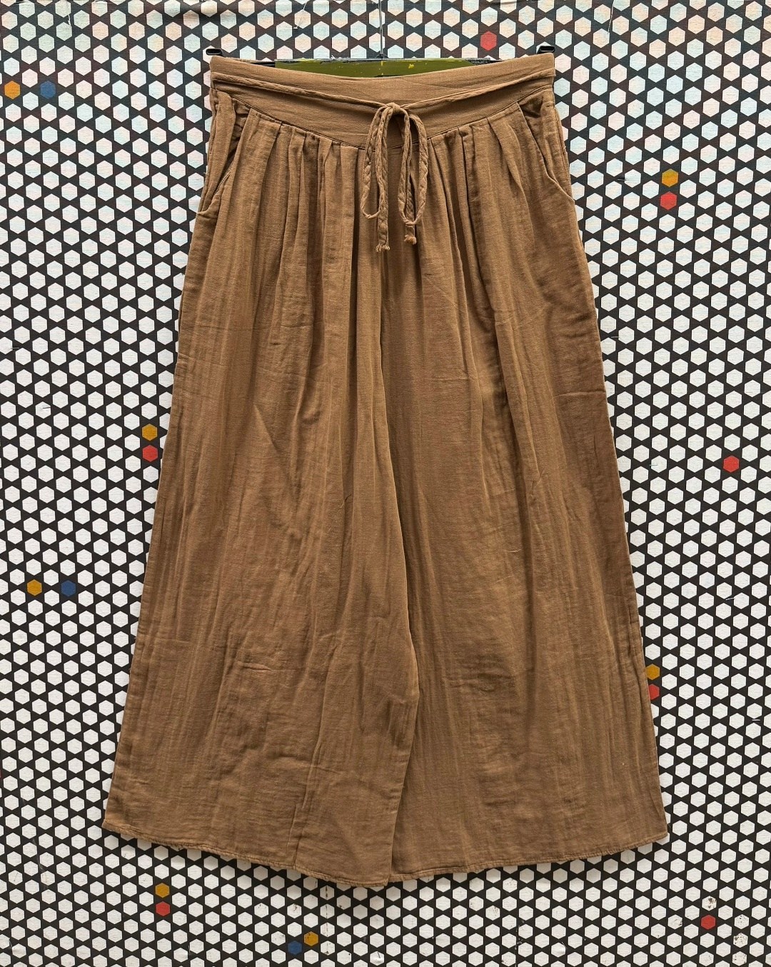 брюки женские хлопково-льняные с широкими штанинами,льняные широкие брюки,льняные брюки,широкие брюки,брюки женские хлопково-льняные с завышенной талией