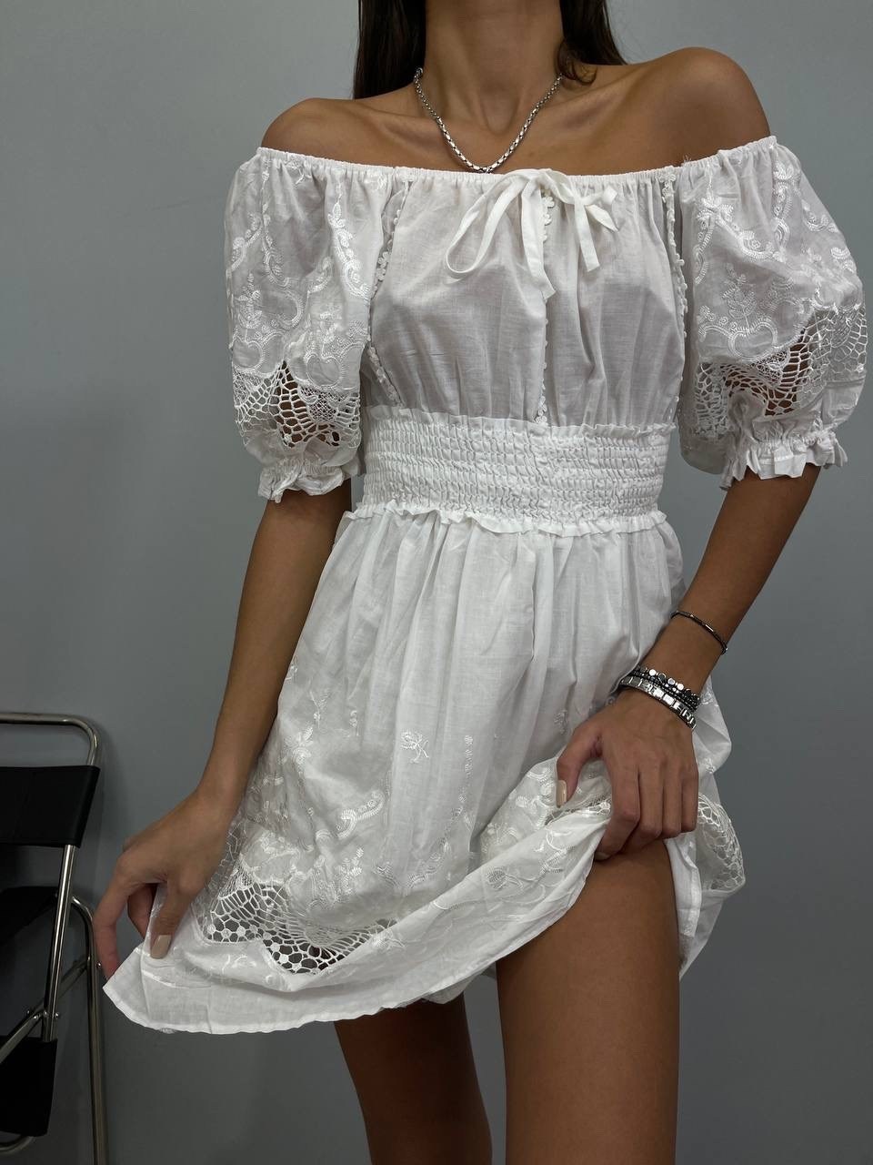 белое летнее платье,хлопковое платье,платье,платье летнее с открытыми плечами,платье женской
