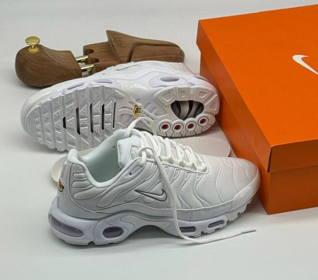 кроссовки nike air max tn plus,nike air max plus tn мужские кроссовки белые,nike air max tn plus white,кроссовки,кроссовки nike air max tn plus мужские