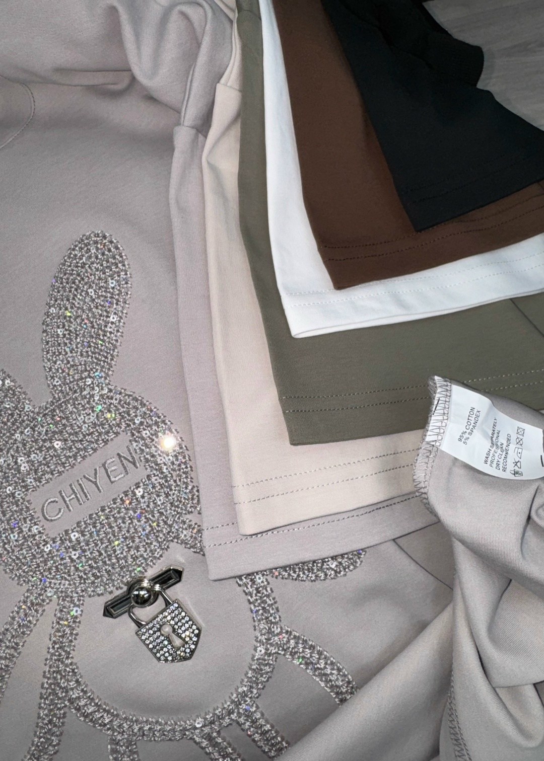 футболки женская,стильные костюмы,женские костюмы,спортивные костюмы,костюм жен