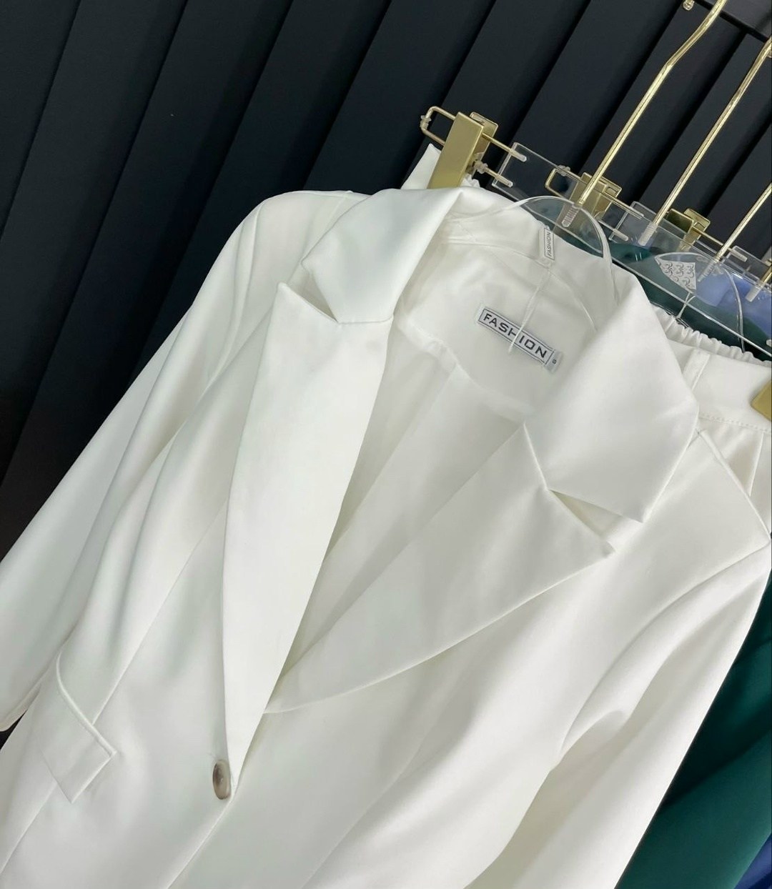 белый брючный костюм,белый костюм,брючный костюм,женский костюм,женский брючный костюм