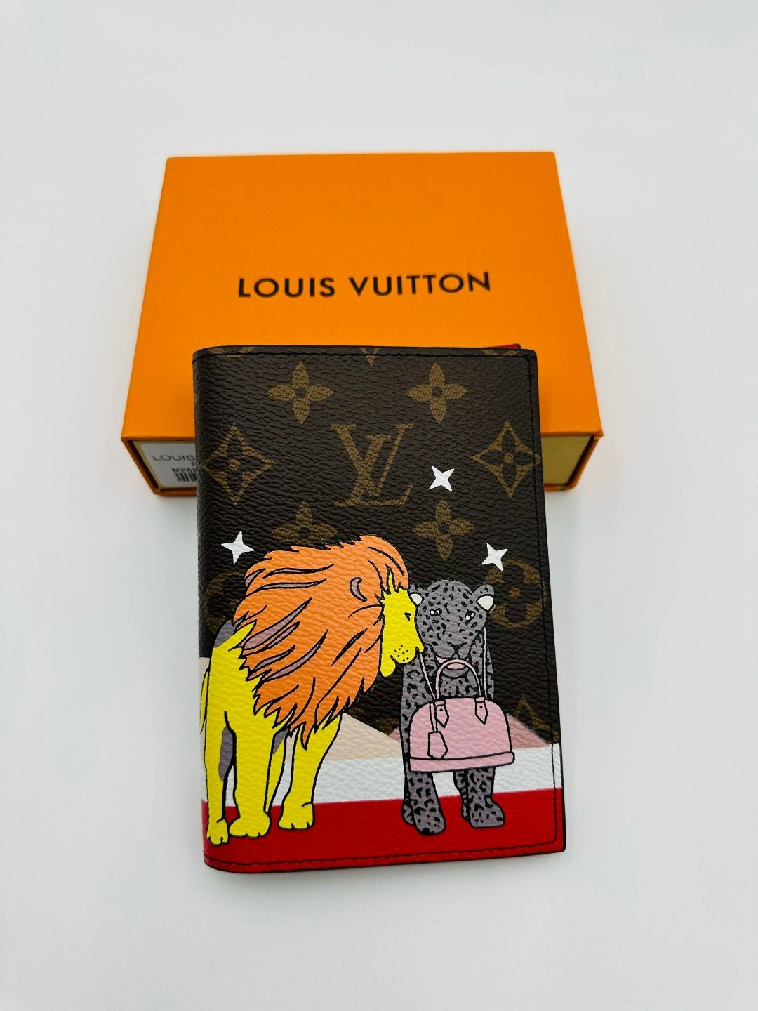 обложка для паспорта louis vuitton,обложка на паспорт louis vuitton print lion,чехол на паспорт луи виттон,обложка на паспорт louis vuitton tiamat,обложка для паспорта луи виттон