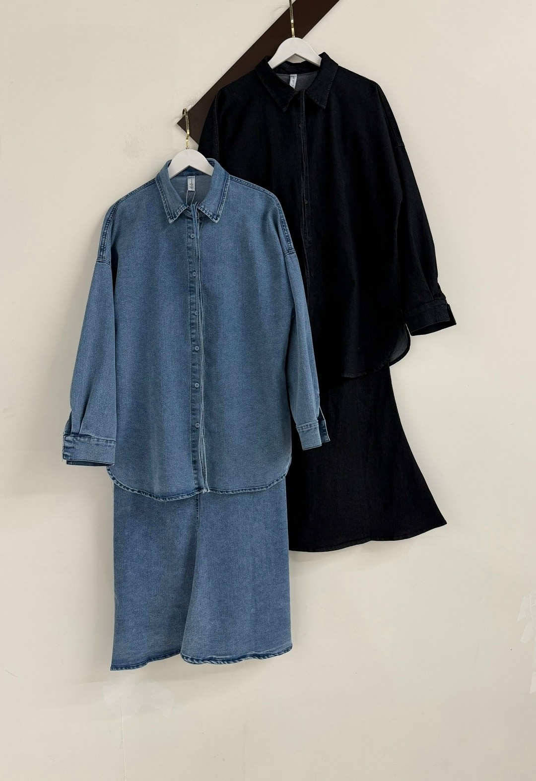 джинсовый костюм с юбкой,джинсовый костюм женский,джинсовый костюм женский с юбкой,джинсовое платье-рубашка длины миди,джинсовые костюмы