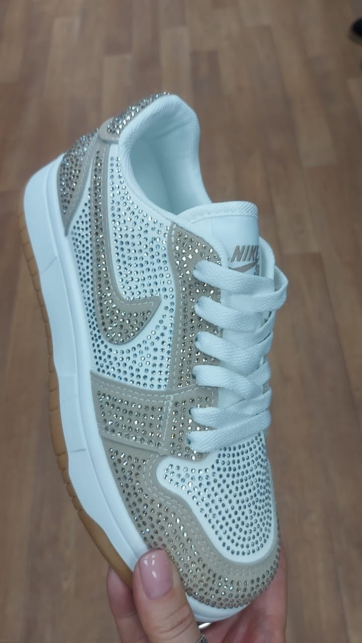 кроссовки,cactus plant flea market x nike dunk low,кроссовки со стразами,nike dunk low pure platinum,nike dunk swarovski