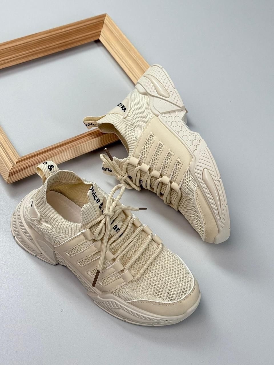 кроссовки женскиe,кроссовки,кроссовки с салатовой подошвой,спортивная ,модные кроссовки