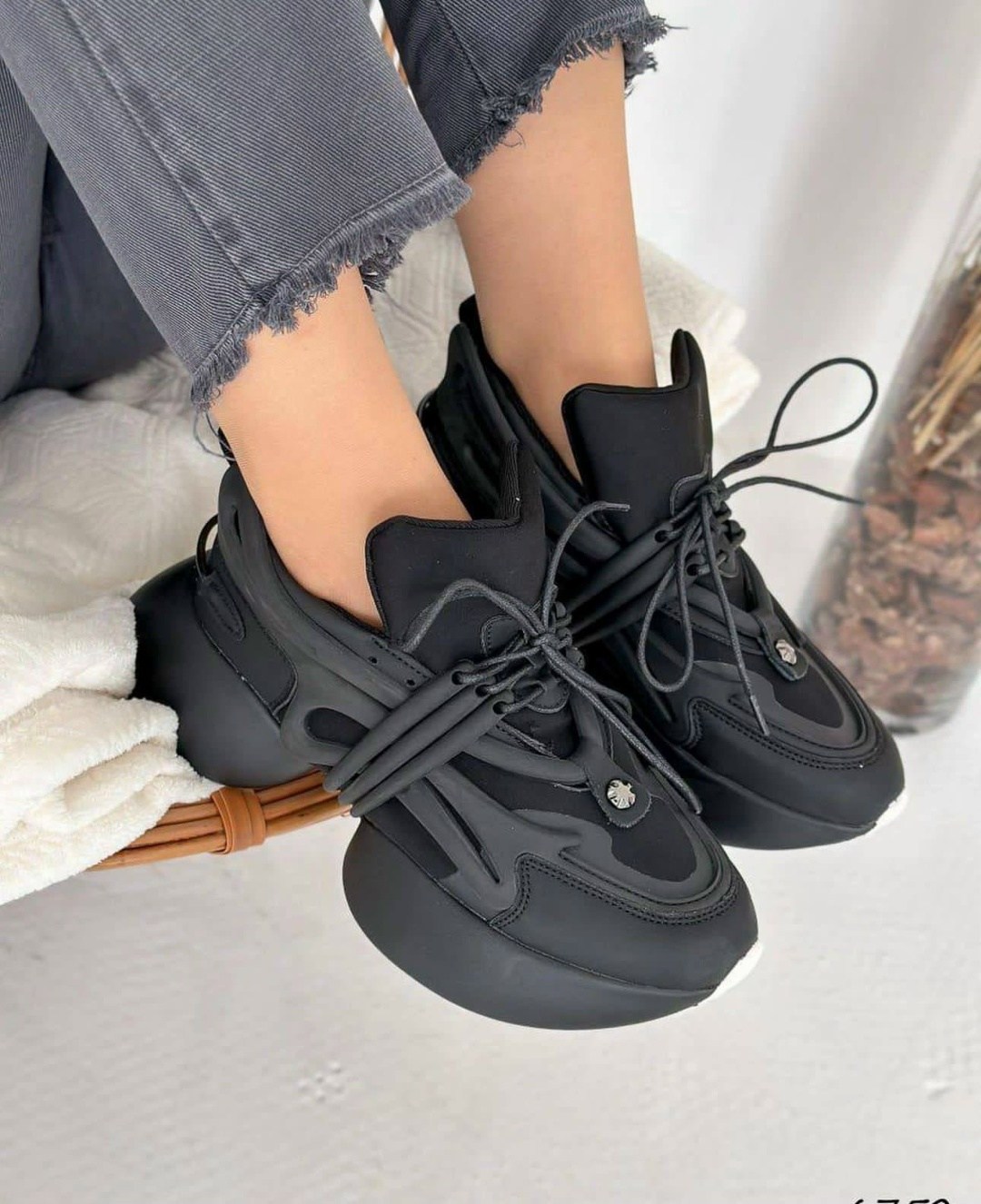 ,женские кроссовки,кроссовки женские черные, кроссовки,черные кроссовки