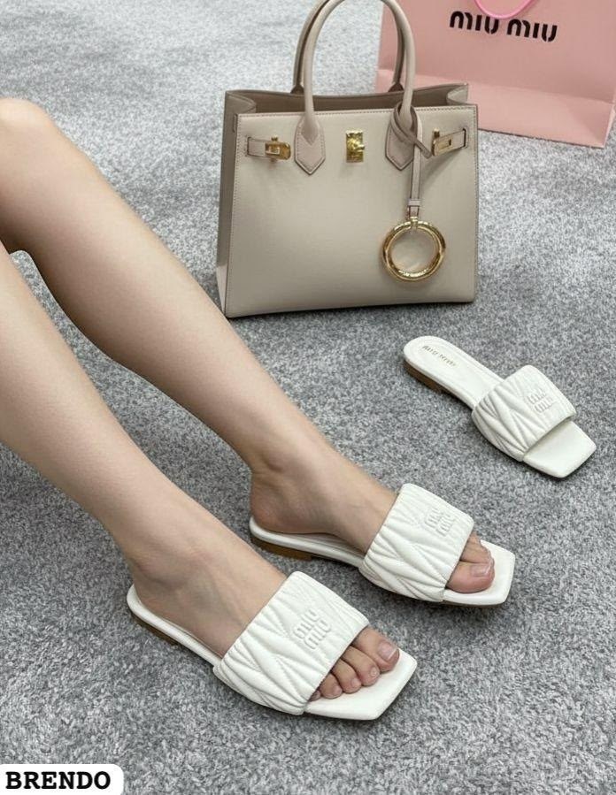 ,шлепанцы женские,тапочки модные,шлепанцы стильные,шлепки женские