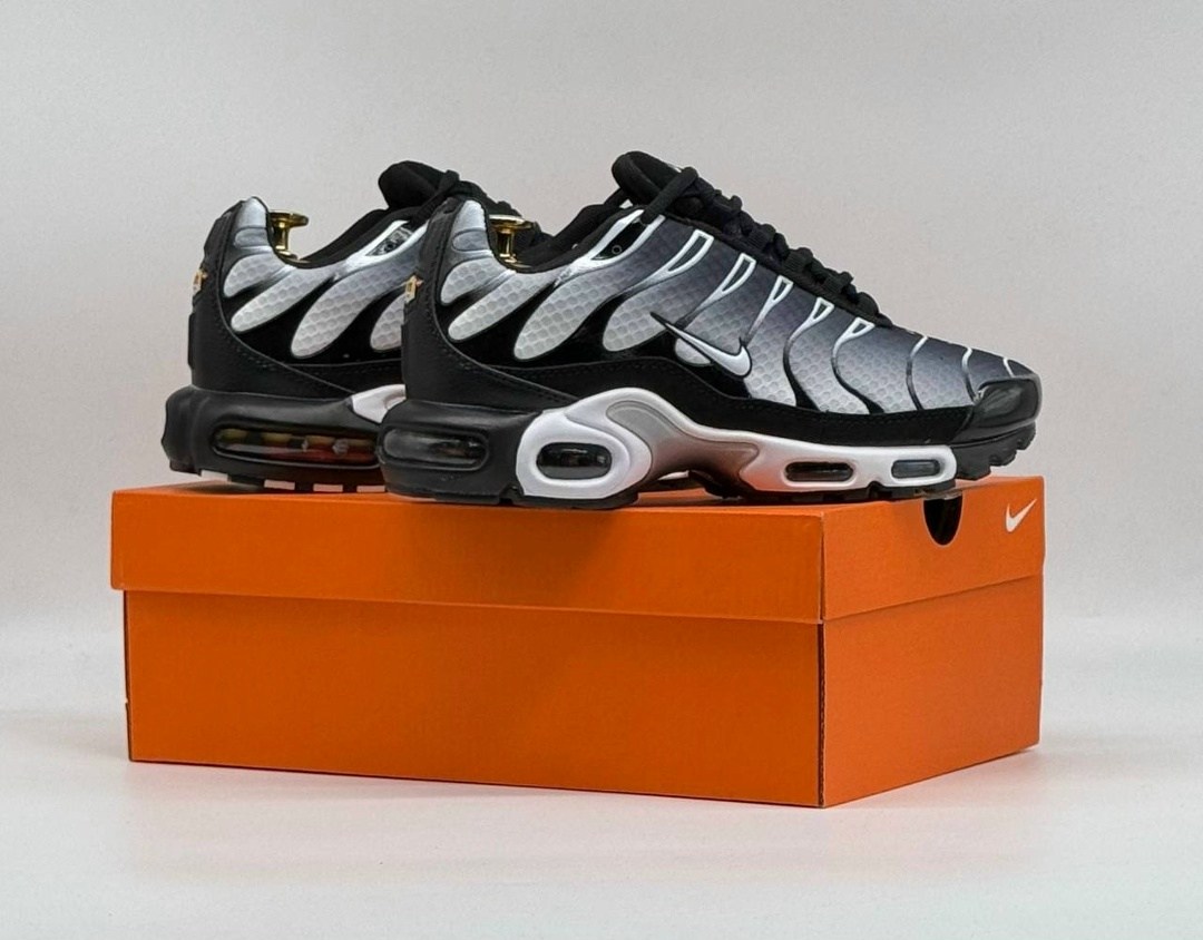 кроссовки nike air max tn plus,кроссовки мужские nike air max tn plus,nike air max tn plus black,кроссовки nike tn plus,nike air max tn plus