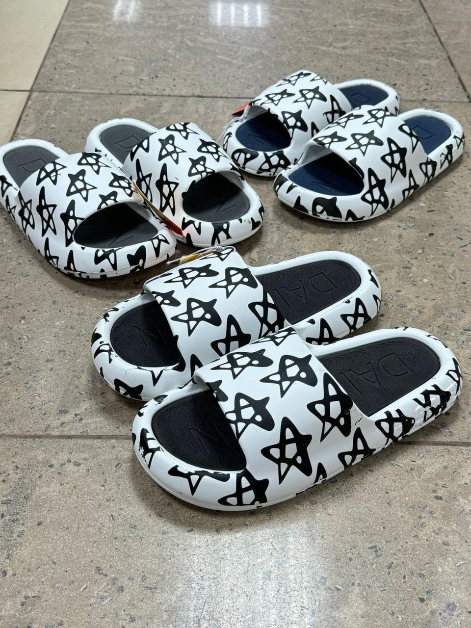 ,модные тапочки,шлепанцы,летние тапочки,женские шлепанцы