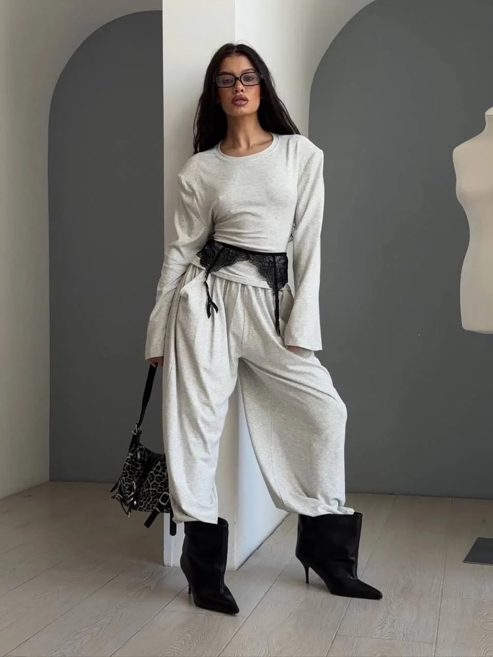 белый брючный костюм,брючный костюм,женский трикотажный брючный костюм,трикотажный брючный костюм,трикотажный костюм