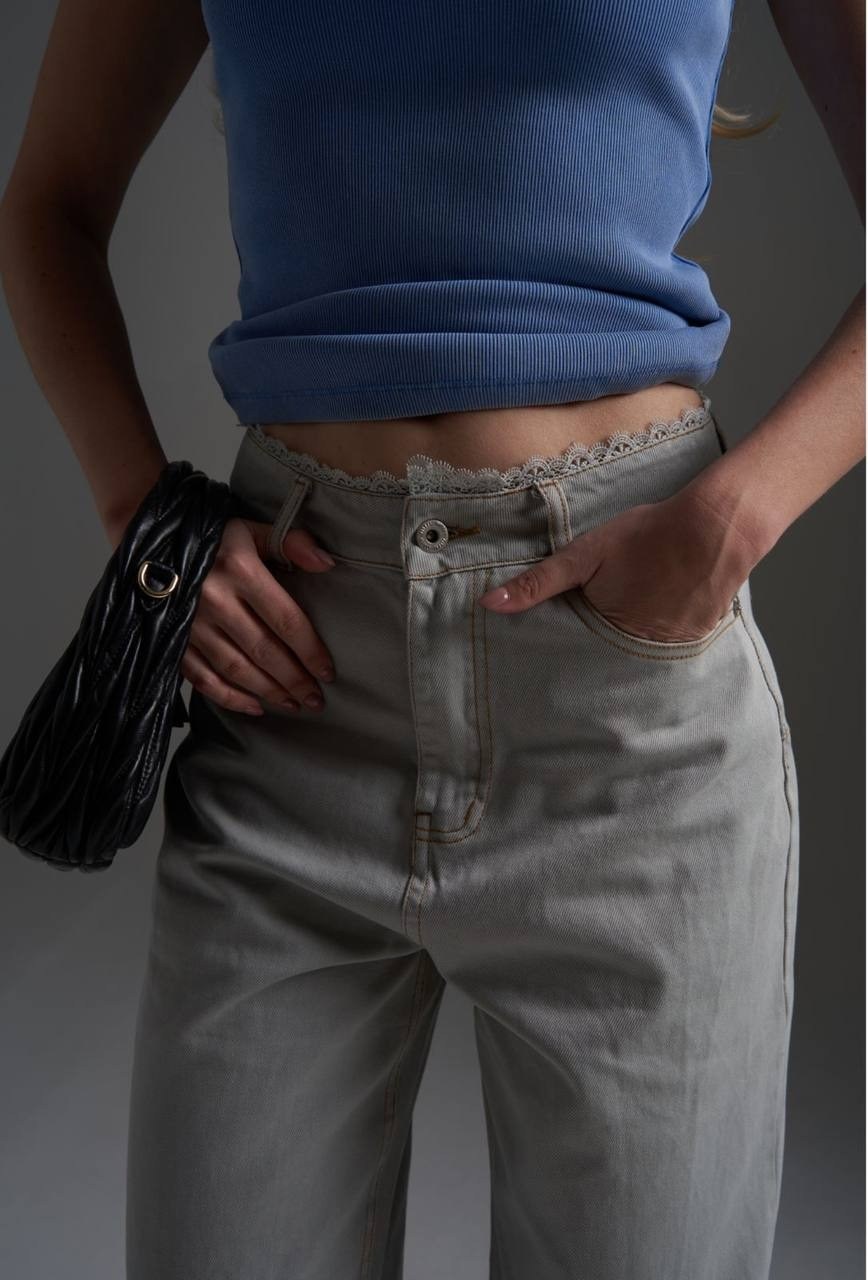 широкие женские джинсы,широкие джинсы,майка женская,джинсы стильные,широкие брюки