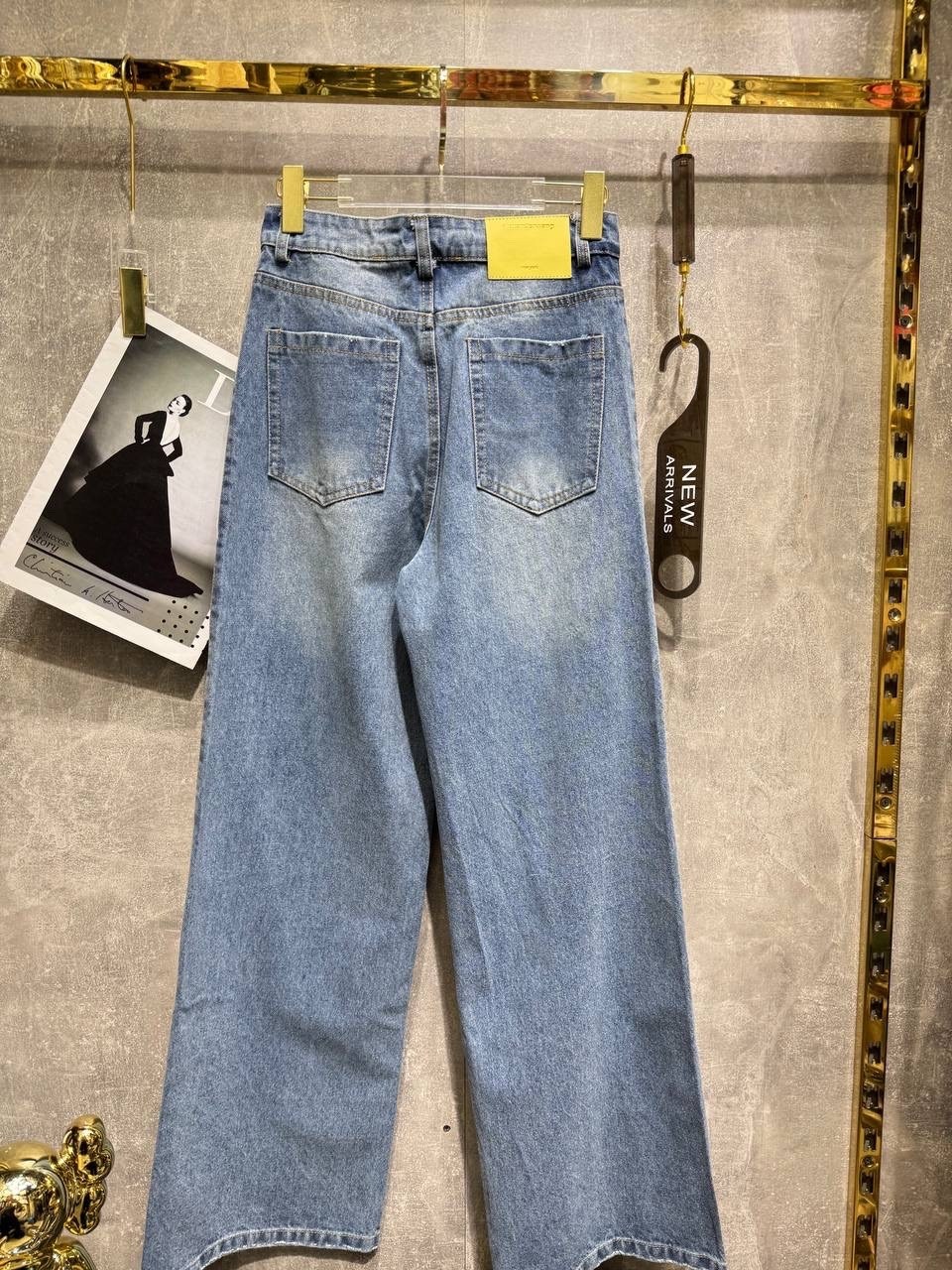 джинсы и жакет в стиле шанель,джинсы клеш,модные джинсы,твидовый жакет chanel с джинсами,модные образы