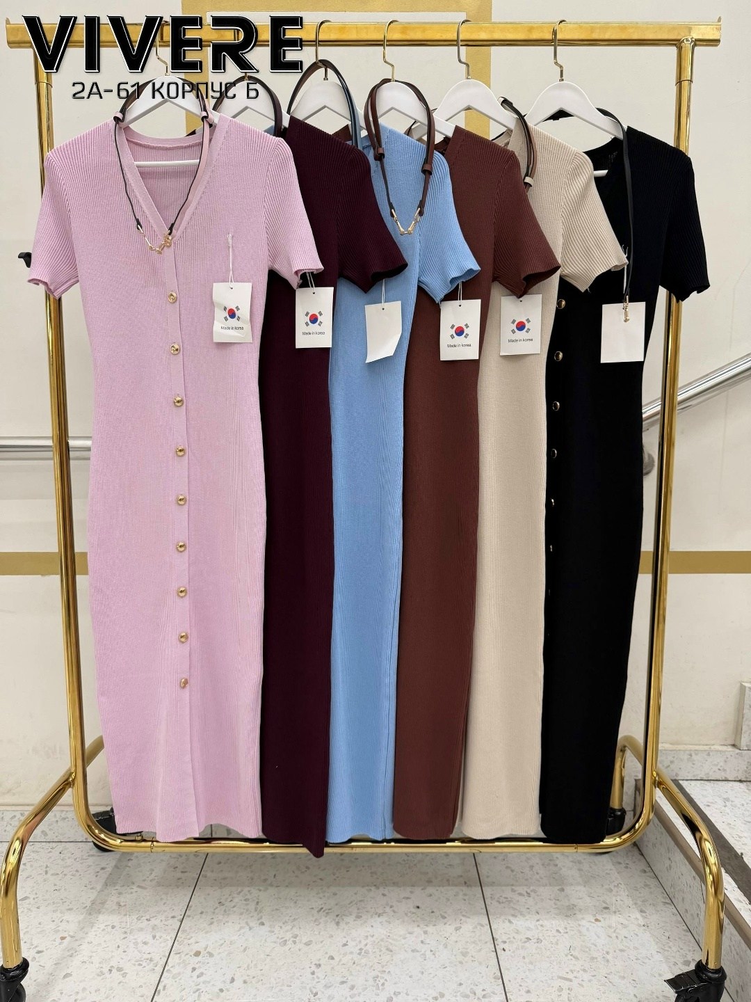 платье трикотажное с золотыми пуговками elia style,платье трикотажное с ремнем,трикотажное платье миди с пуговицами спереди и ремнем в тон,платье женское,трикотажное платье