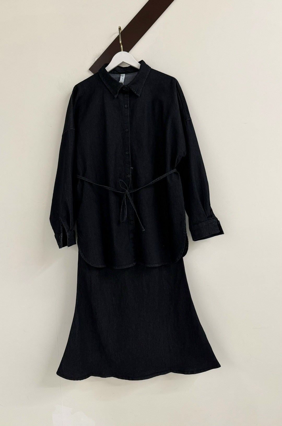 джинсовый костюм с юбкой,джинсовый костюм женский,джинсовый костюм женский с юбкой,джинсовое платье-рубашка длины миди,джинсовые костюмы